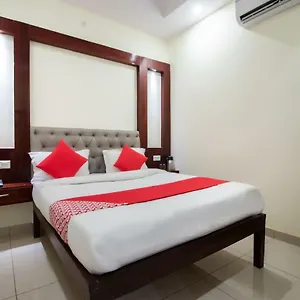 Hotel Oyo 48380 Satkar Varanasi